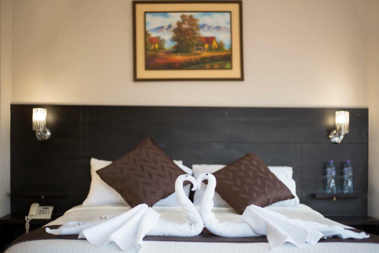 Hotel Versailles อัมบาโต ภายนอก รูปภาพ